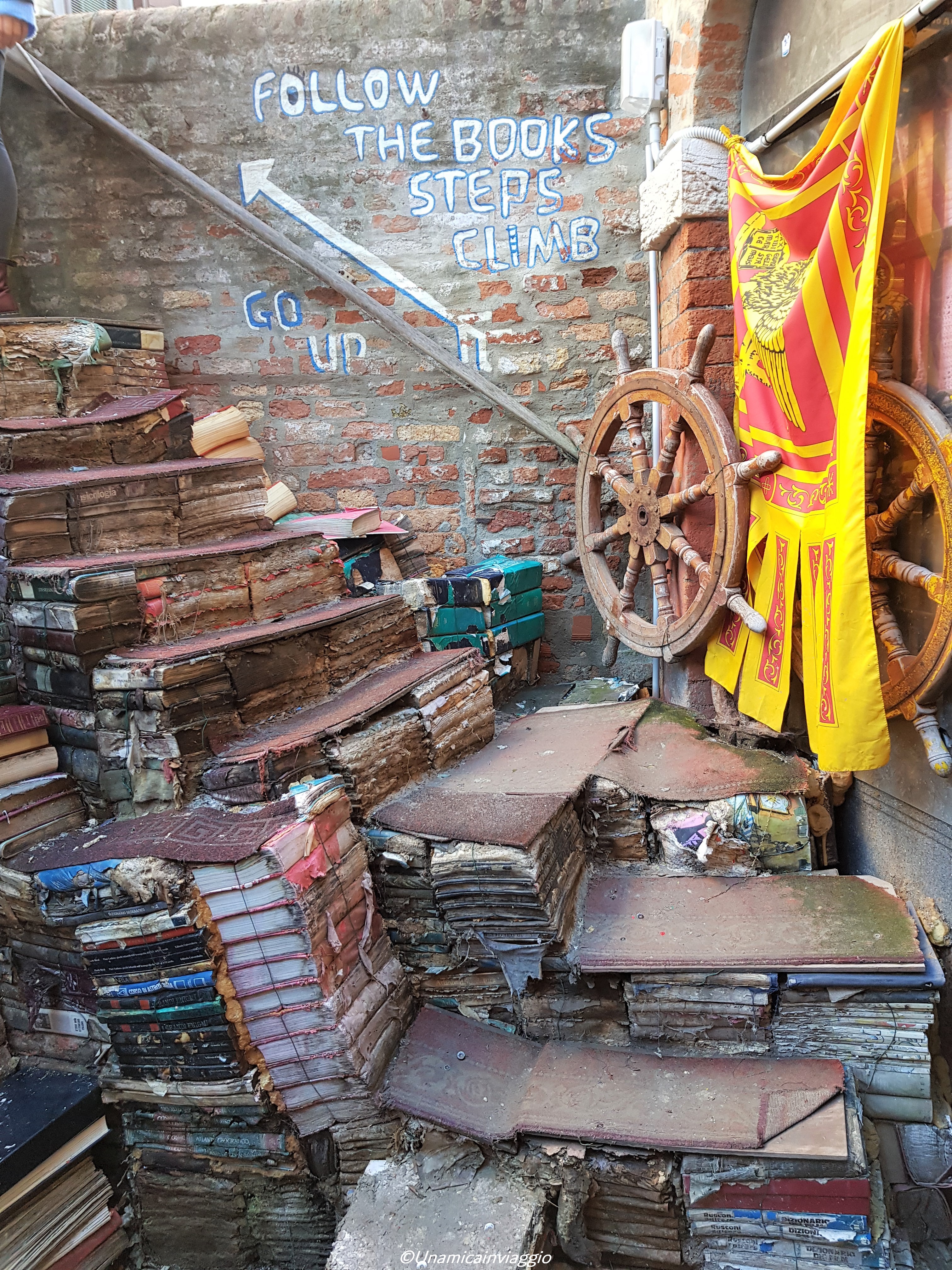 libreria acqua alta a venezia